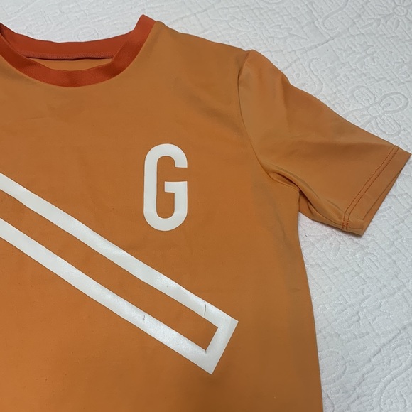 6-7 (5/$20) Gap Rashguard Short-Sleeve - Picture 7 of 13